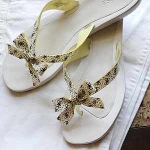 Guess Flip Flops with a Bow